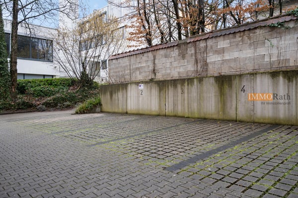 IMMORath.de - Gepflegte 2-Zimmer-Wohnung mit Balkon und Einbauküche in 8