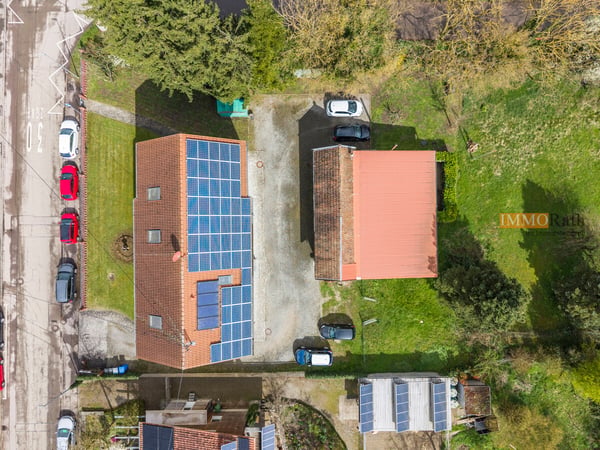 IMMORath.de - Mehrfamilienhaus mit viel Fläche zur Gestaltung 1