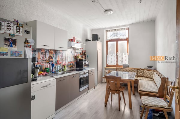 IMMORath.de - Großzügige 6-Zimmer-Wohnung mit zwei Stellplätzen in Ebr 3