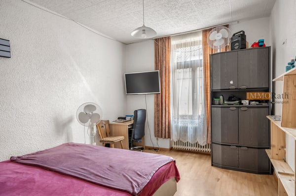 IMMORath.de - Großzügige 6-Zimmer-Wohnung mit zwei Stellplätzen in Ebr 4