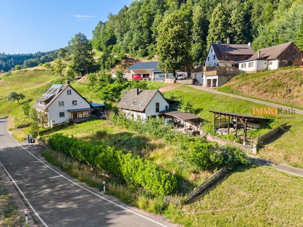 IMMORath.de  Mehrfamilienhaus in naturnaher Alleinlage und großzügige 1