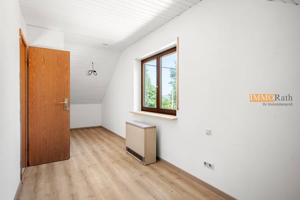 IMMORath.de Zweifamilienhaus in naturnaher Lage mit großzügigem Grun 5