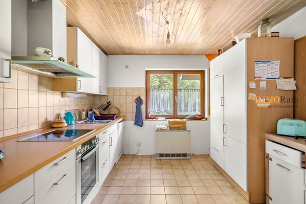 IMMORath.de Zweifamilienhaus in naturnaher Lage mit großzügigem Grun 4