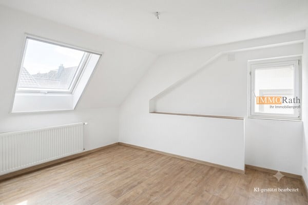 IMMORath.de - Charmantes Zweifamilienhaus mit historischem Altbau und 12
