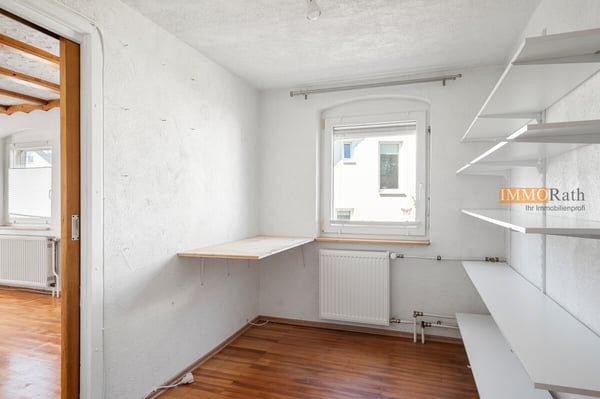 IMMORath.de - Charmantes Zweifamilienhaus mit historischem Altbau und 9