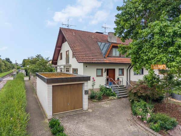 IMMORath.de - Doppelhaushälfte mit Einliegerwohnung und Garage 1