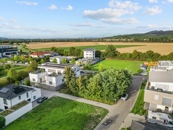 IMMORath.de - Großzügiges Grundstück in zentraler Lage - Arbeiten und 7