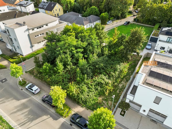 IMMORath.de - Großzügiges Grundstück in zentraler Lage - Arbeiten und 4