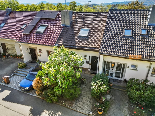 IMMORath.de Attraktive Doppelhaushälfte mit Innenpool, Sauna und Gar 1