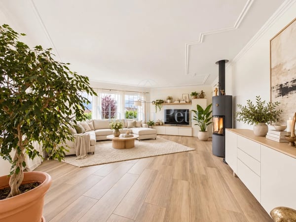 Das grandiosä Eifamiliehuus mit Garten, unverbaubarer Aussicht und viel Platz isch ready für neue Besitzer