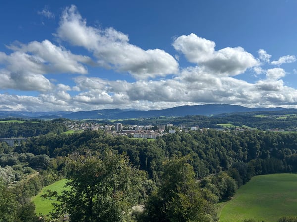 Attique d’exception 5.5 pièces à Villars-sur-Glâne avec 3 parkings intérieurs 1