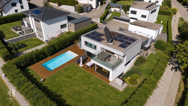 Maison d’architecte avec piscine, spa et vue panoramique sur le lac de la Gruyère