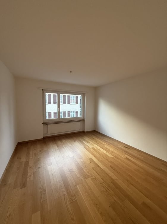 Helle 4.5-Zimmerwohnung mit grosszügigen Räumen und viel Charme 3
