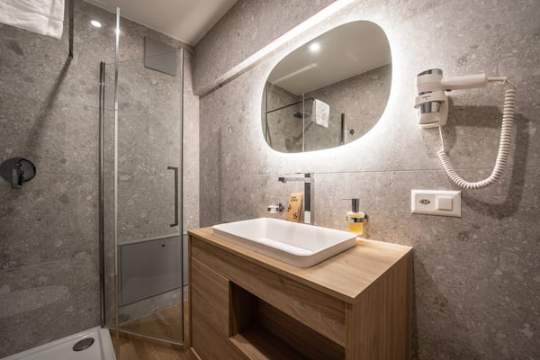 Flexible Rental from 1 Month — Furnished 1.5-Room Apartment with Balcony in Lugano 11