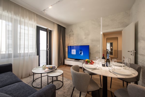 Flexible Rental from 1 Month — Furnished 1.5-Room Apartment with Balcony in Lugano 7