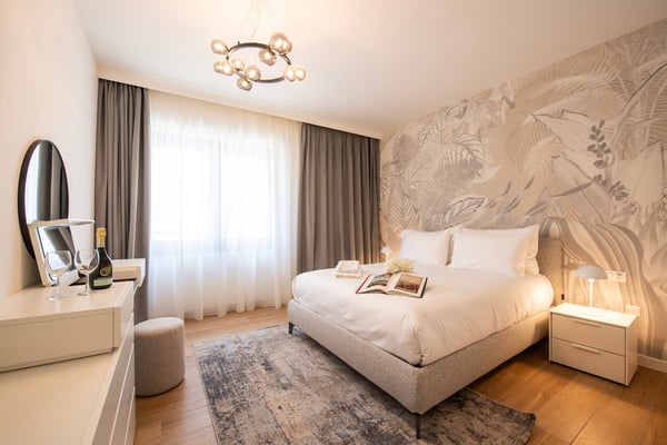 Flexible Rental from 1 Month -Furnished 2.5-Room Apartment with Balcony and Stunning Views in Lugano 1