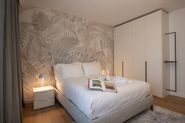 Flexible Rental from 1 Month -Furnished 2.5-Room Apartment with Balcony and Stunning Views in Lugano 4