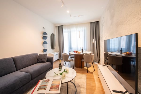 Flexible Rental from 1 Month -Furnished 2.5-Room Apartment with Balcony and Stunning Views in Lugano 2