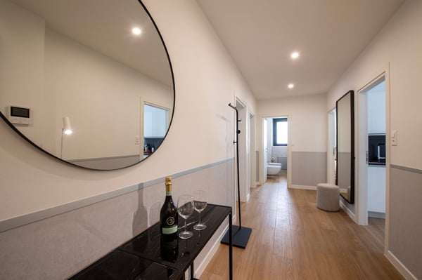 Flexible Rental from 1 Month -Furnished 2.5-Room Apartment with Balcony and Stunning Views in Lugano 15