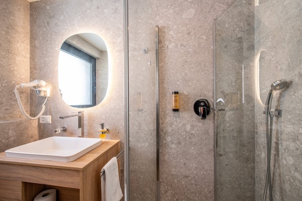 Flexible Rental from 1 Month -Furnished 2.5-Room Apartment with Balcony and Stunning Views in Lugano 12
