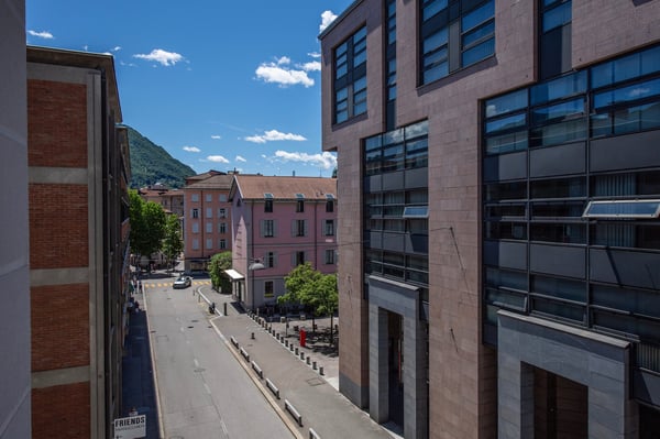 Flexible Rental from 1 Month -Furnished 2.5-Room Apartment with Balcony and Stunning Views in Lugano 11