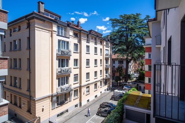 Flexible Rental from 1 Month -Furnished 2.5-Room Apartment with Balcony and Stunning Views in Lugano 14