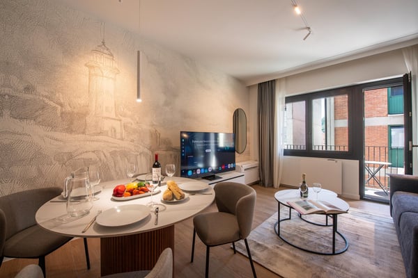 Flexible Rental from 1 Month — Furnished 2.5-Room Apartment with 2 Bathrooms and Balcony in Lugano 1