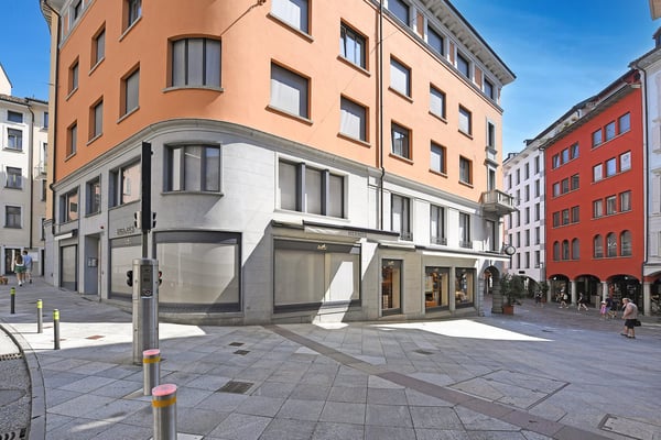 Flexible Rental from 1 Month — Furnished 2.5-Room Apartment in Central Lugano 15