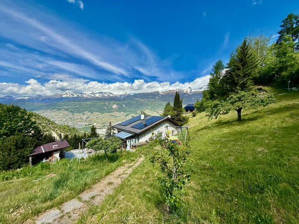 Maison individuelle avec grand terrain à bâtir dans le Val d'Anniviers 1