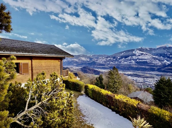 Maison familale avec 2 pièces indépendantes à Aven 1