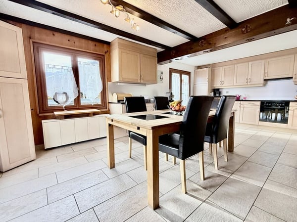 Maison familale avec 2 pièces indépendantes à Aven 4