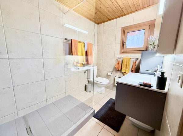 Maison familale avec 2 pièces indépendantes à Aven 9
