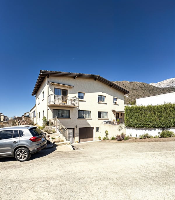 Maison de maître à Yvorne – Immeuble de rendement 8.5 pièces avec vue sur les montagnes 1