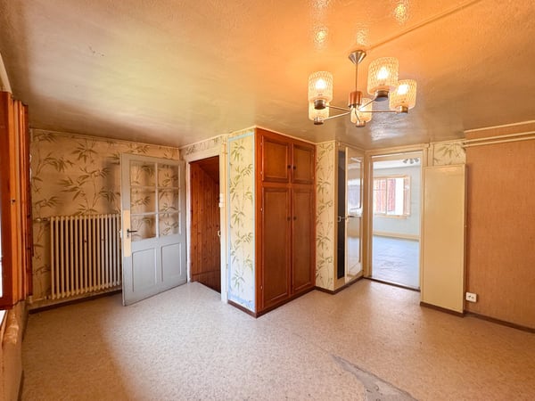 Maison villageoise avec deux dépendances – fort potentiel de transformation à Ollon 6