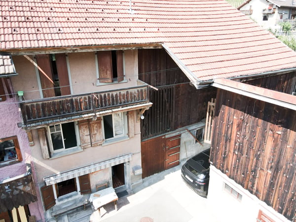 Maison villageoise avec deux dépendances – fort potentiel de transformation à Ollon 13