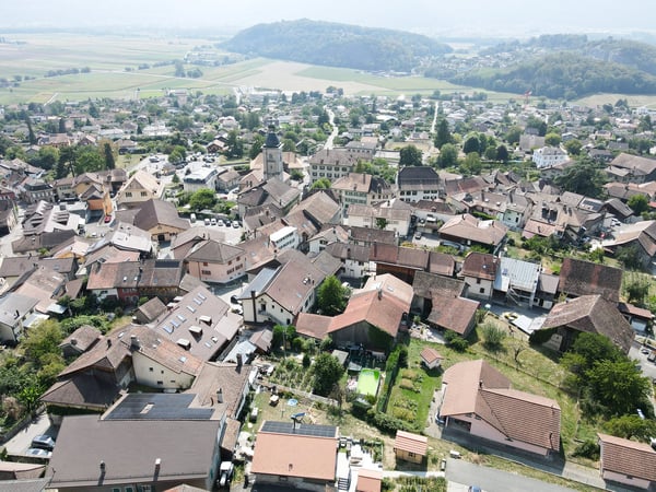 Maison villageoise avec deux dépendances – fort potentiel de transformation à Ollon 2