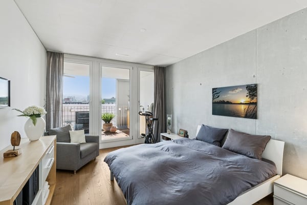 Exklusive 3.5-Zimmer- Attika-Wohnung im legendären Puls 5 4