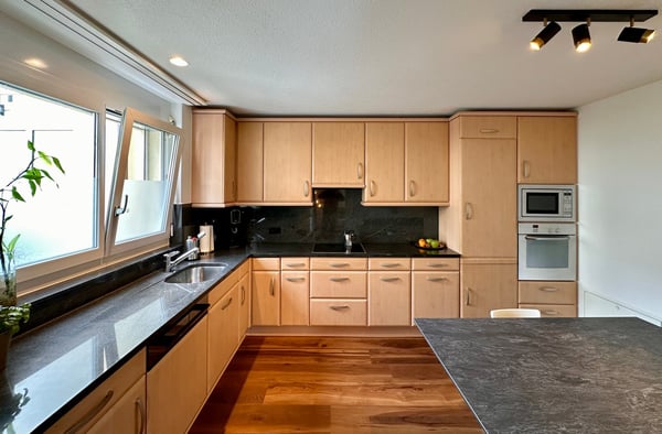 Exklusive 4.5-Zimmer- Gartenmaisonette in Winkel ZH 6