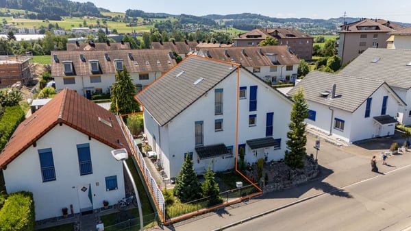 5.5-Zi.-DEFH mit Garten & 2 Garagen in Reinach AG kaufen 1