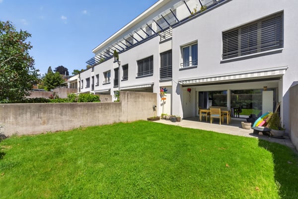 Wohnen wie im Einfamilienhaus - exklusive 1.5-Zimmer-Garten-Maisonette mit sonnigem Privatgarten 1
