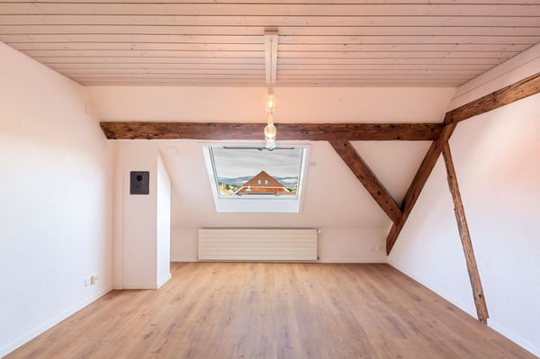 Duplex 3.5 pièces dans une ancienne grange — env. 98 m², charpente d'époque — Courfaivre 5