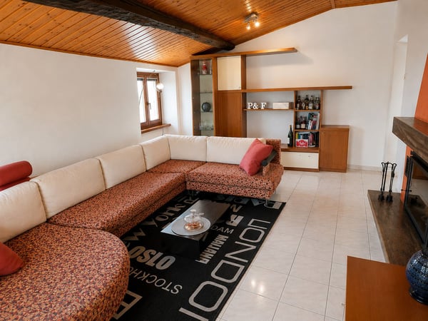 Comoda casa bifamiliare, due appartamenti di 4.5 locali 3