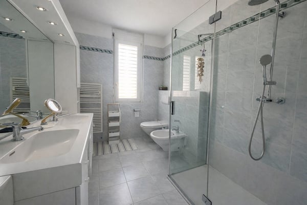 Splendida villa a Carona con vista, giardino e terrazza 18
