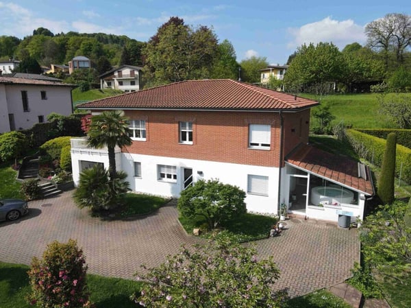 Splendida villa a Carona con vista, giardino e terrazza 2