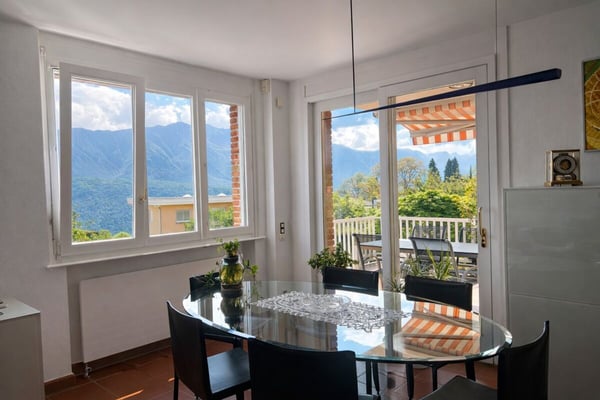 Splendida villa a Carona con vista, giardino e terrazza 5