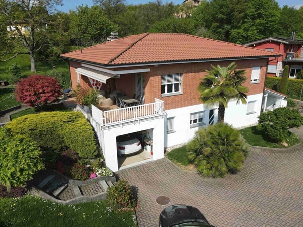 Splendida villa a Carona con vista, giardino e terrazza 1