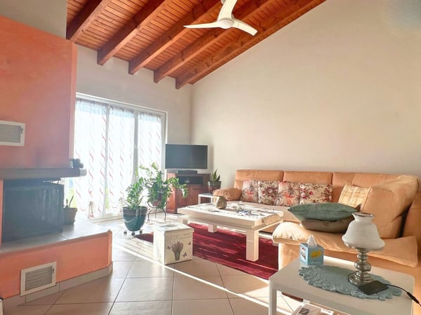 Meravigliosa casa unifamiliare con giardino, vista e posizione soleggiata 6