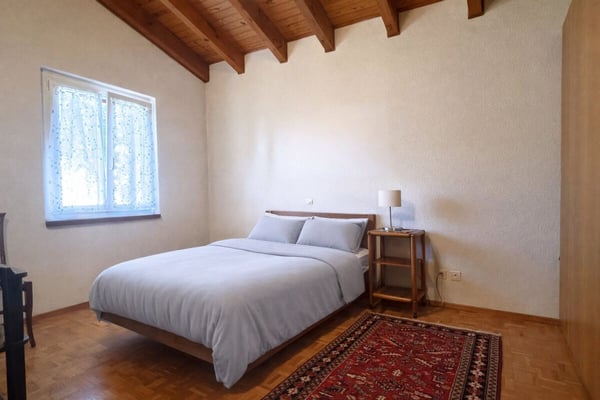 Meravigliosa casa unifamiliare con giardino, vista e posizione soleggiata 11