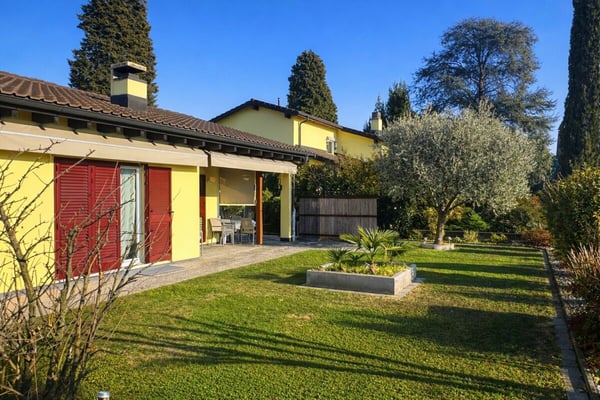 Meravigliosa casa unifamiliare con giardino, vista e posizione soleggiata 3