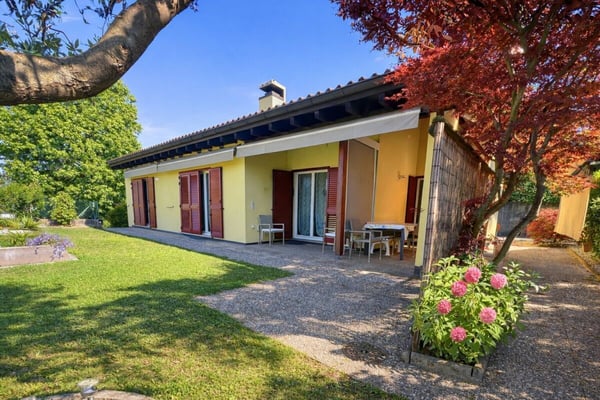 Meravigliosa casa unifamiliare con giardino, vista e posizione soleggiata 4